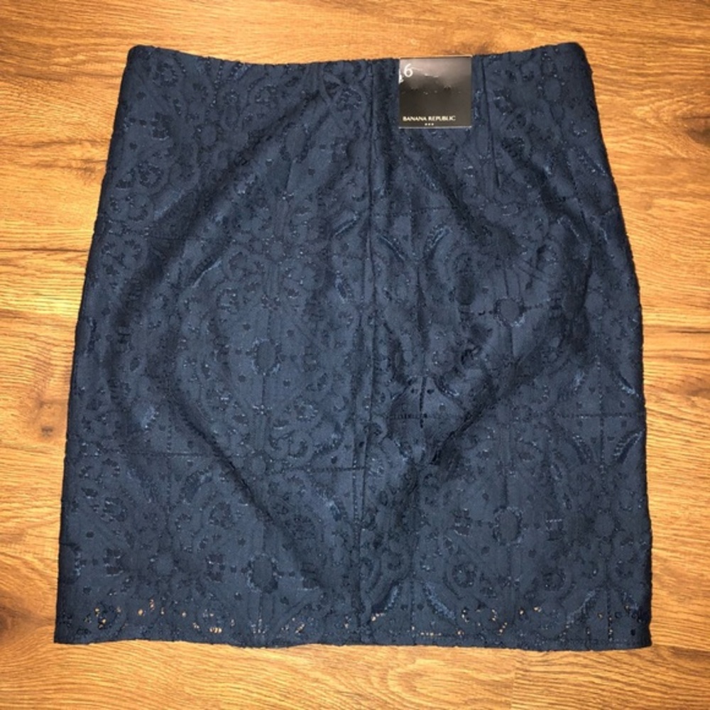 🎀HP🎀 Lace Pencil‎ Skirt